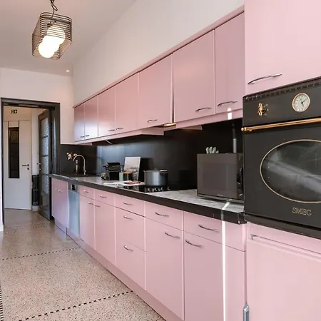 Trendy And Sunny Renovated Flat With Vintage Features And Superb View Apartment *
