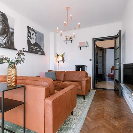 Trendy And Sunny Renovated Flat With Vintage Features And Superb View Apartment *