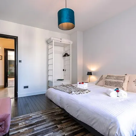 Trendy And Sunny Renovated Flat With Vintage Features And Superb View Ostende