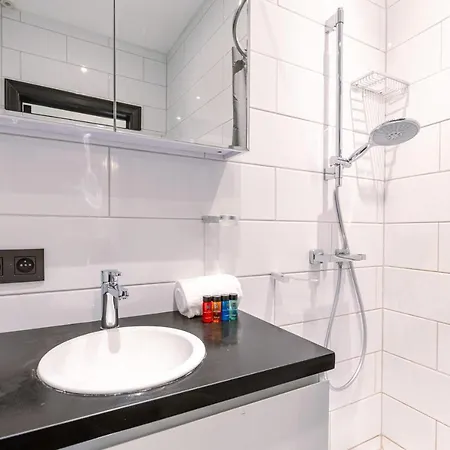 Trendy And Sunny Renovated Flat With Vintage Features And Superb View Apartment Ostende
