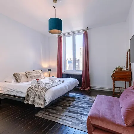 Trendy And Sunny Renovated Flat With Vintage Features And Superb View *