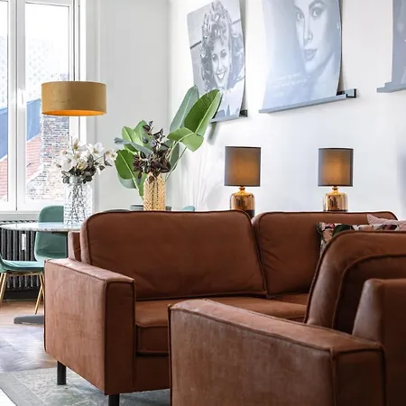 Trendy And Sunny Renovated Flat With Vintage Features And Superb View Apartment