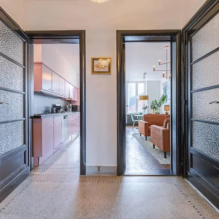 Apartment Trendy And Sunny Renovated Flat With Vintage Features And Superb View Ostende