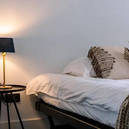 Trendy And Sunny Renovated Flat With Vintage Features And Superb View * Ostende